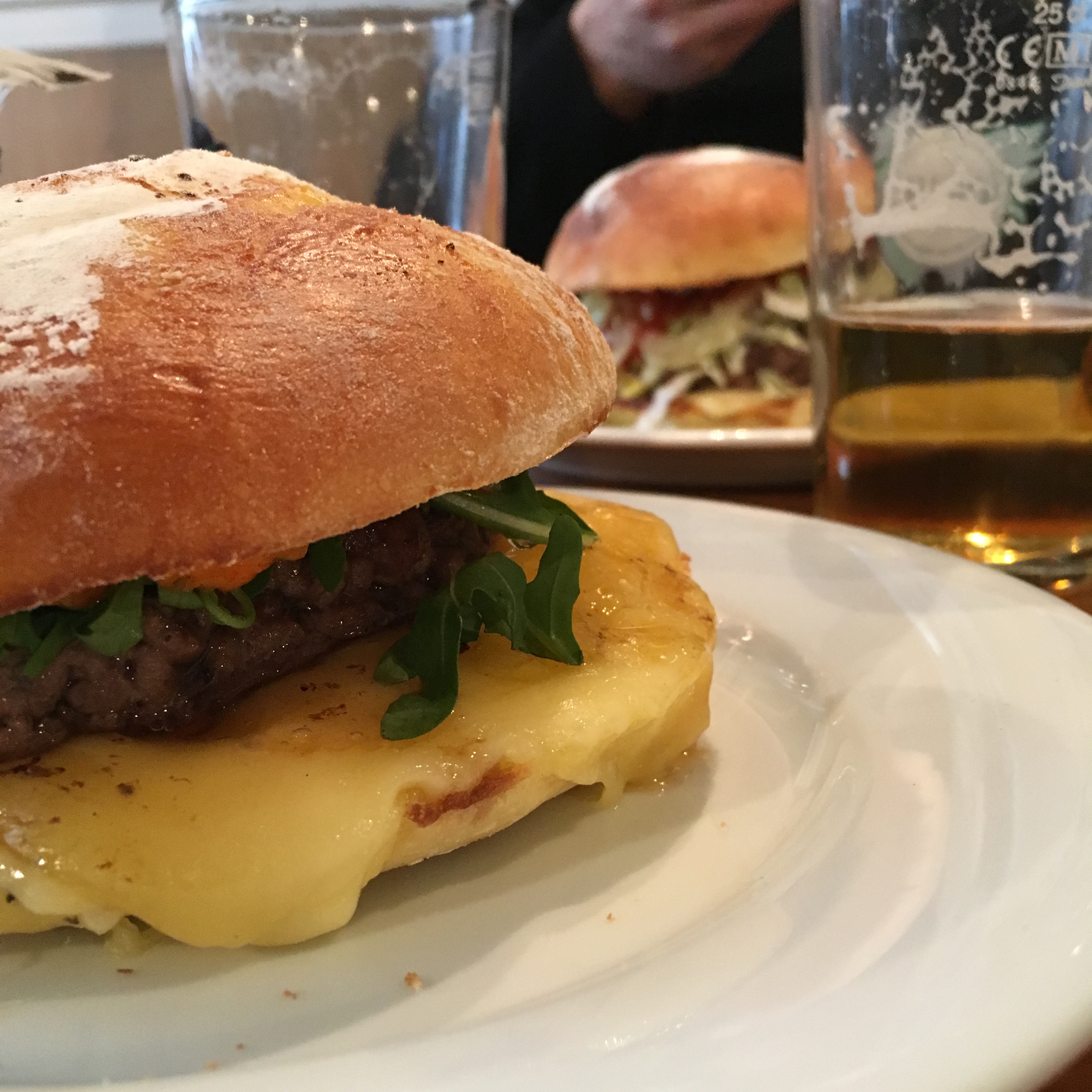 batignolles lesbatignolles paris17 restaurant bistrotleh burger food yummy